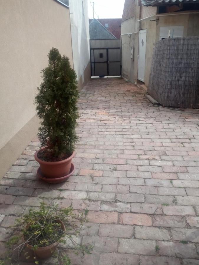 Start Apartmanok Печ Экстерьер фото