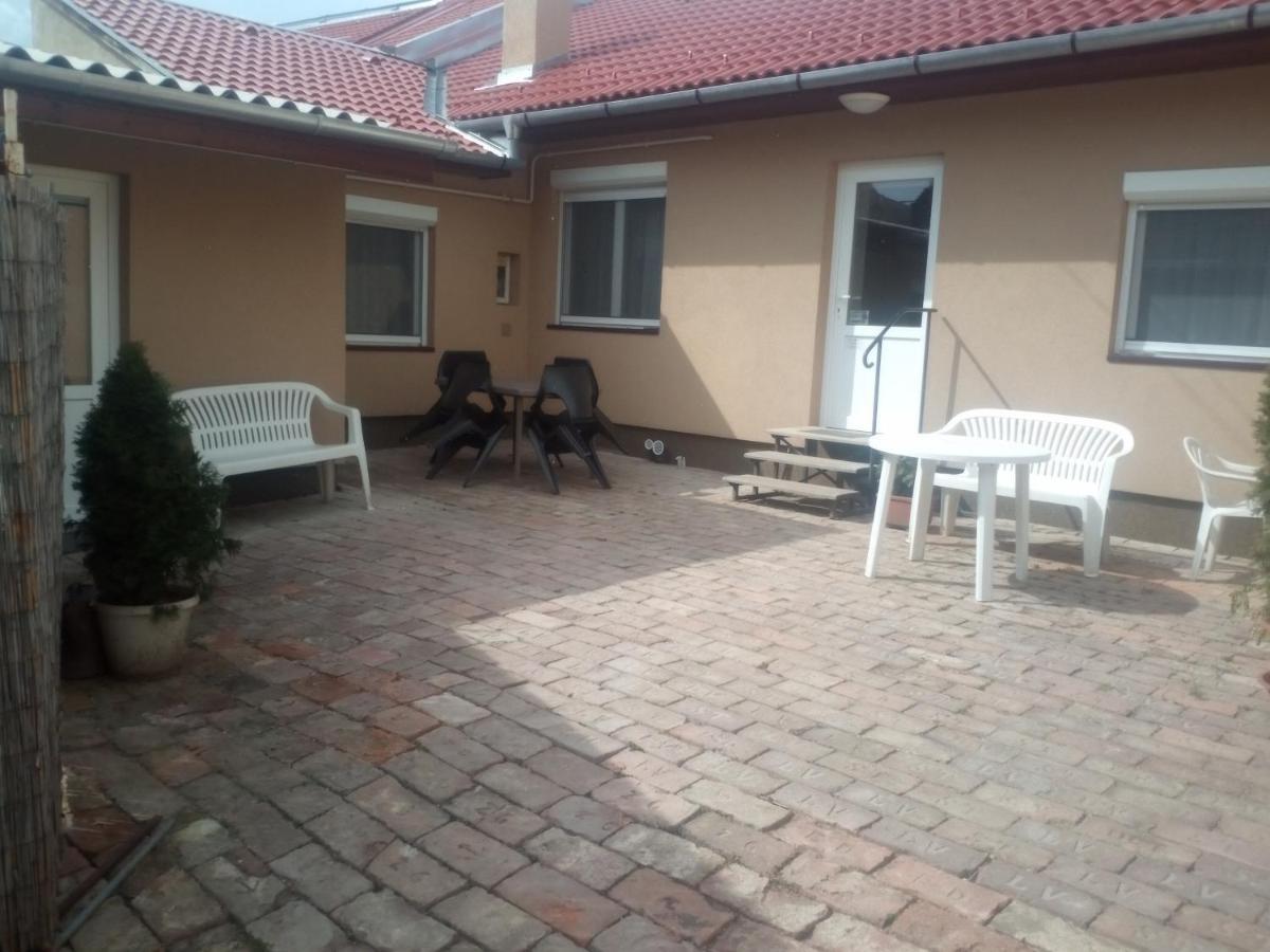 Start Apartmanok Печ Экстерьер фото