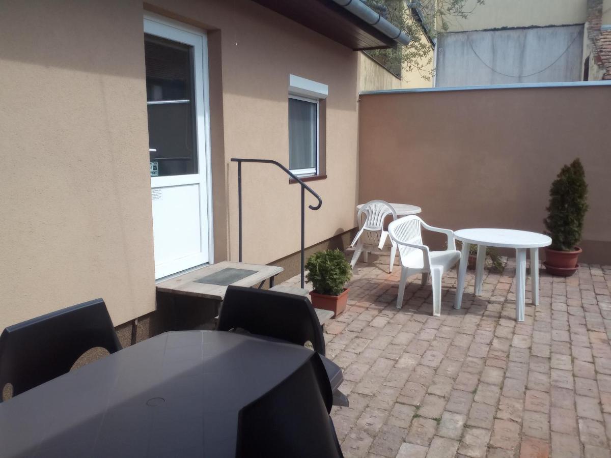 Start Apartmanok Печ Экстерьер фото