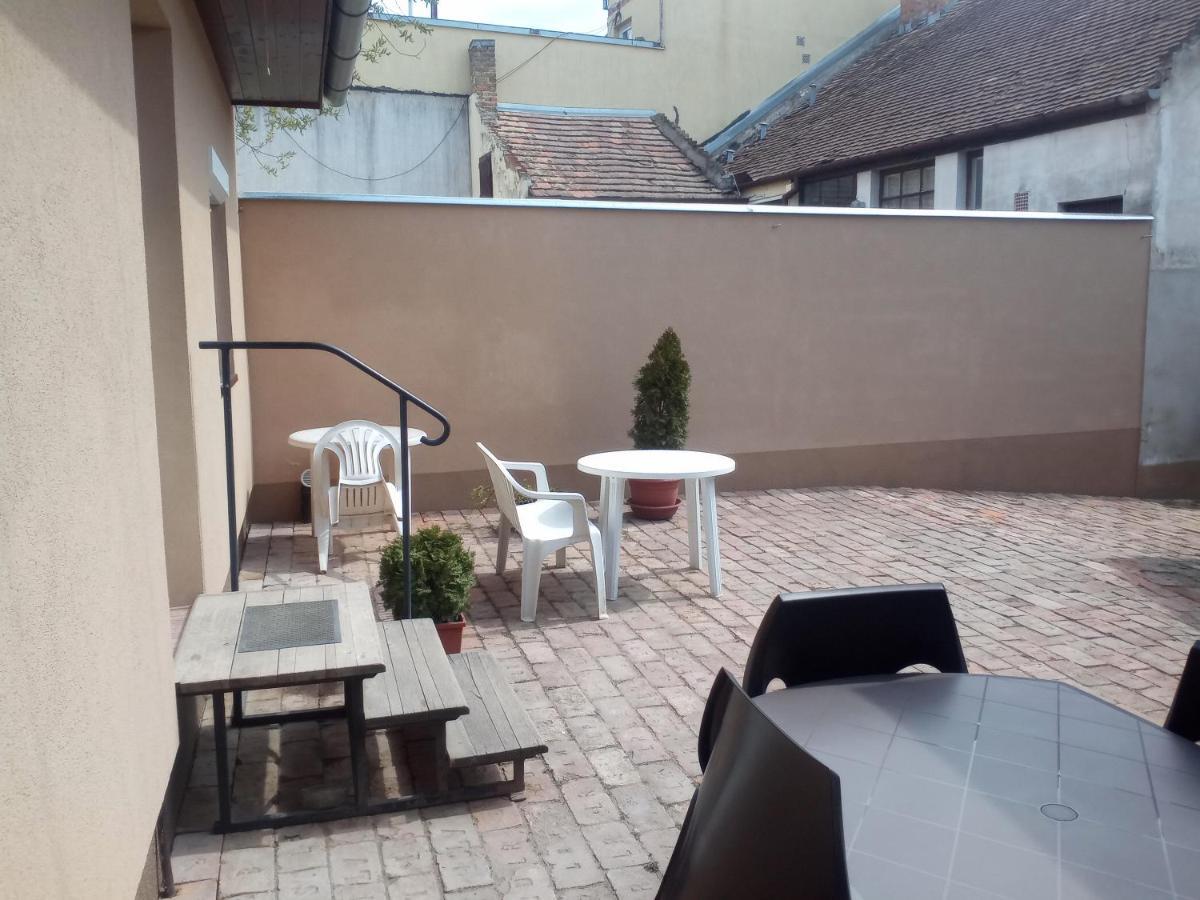 Start Apartmanok Печ Экстерьер фото