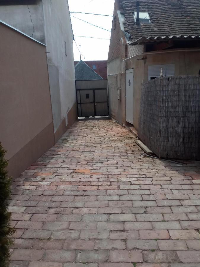 Start Apartmanok Печ Экстерьер фото