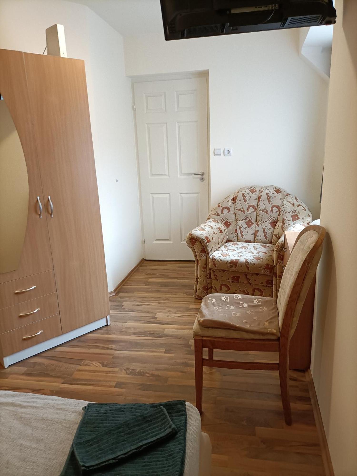 Start Apartmanok Печ Экстерьер фото